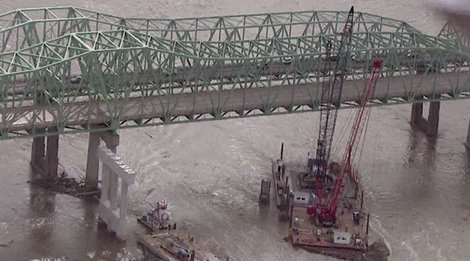 Chesterfield_Missouri_Crane_Hits_Bridge_4_4_14
