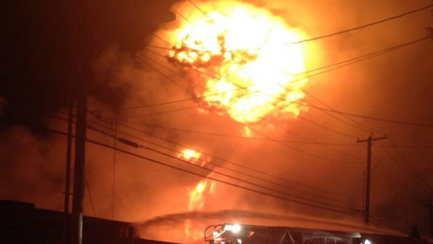9_12_14_Bridgeport_Connecticut_Factory_Fire_02
