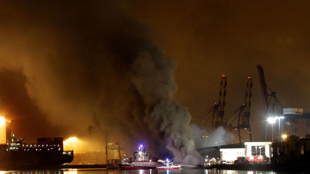 Los_Angeles_Port_Wharf_Fire_9_22_14